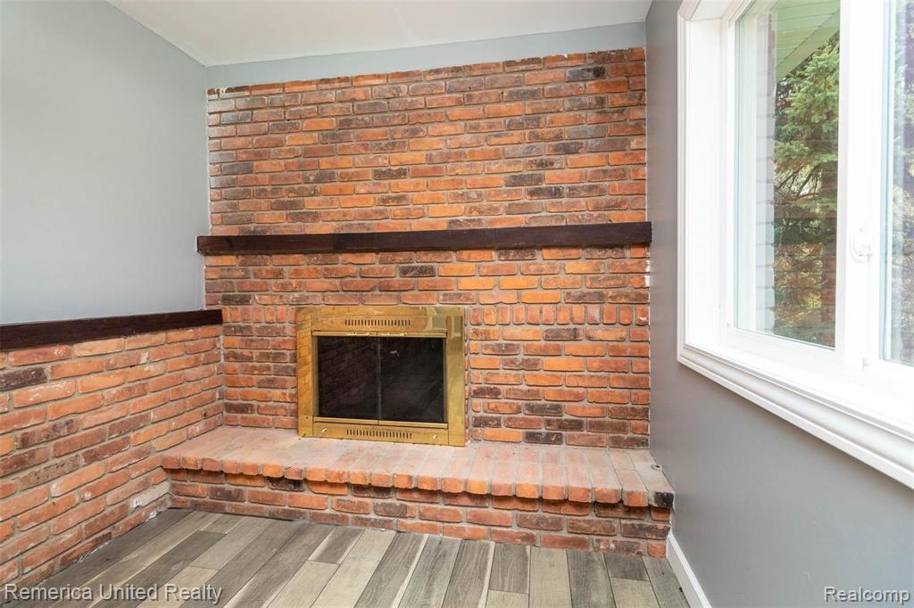 5585 Halsted Road West Bloomfield, MI 48322 - Photo 19 of 37
