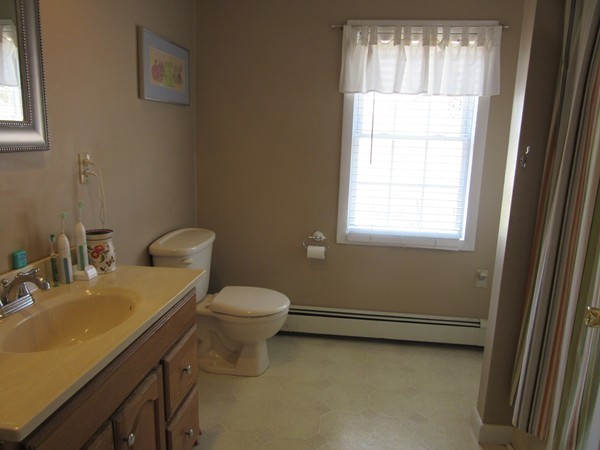 133 Richardson Road Fitchburg, MA 01420 - Photo 9 of 10 Gallery Image 9