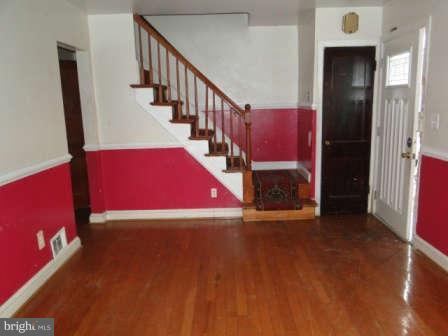2207 Amherst Road Hyattsville, MD 20782 - Photo 2 of 20 Living Room