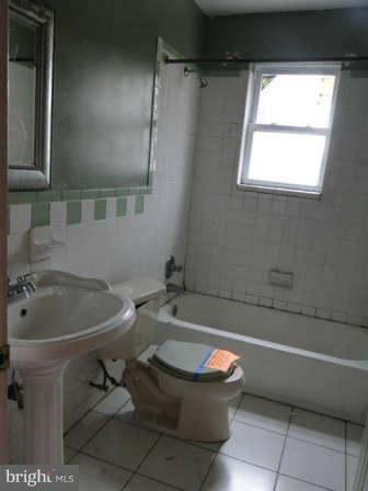 2207 Amherst Road Hyattsville, MD 20782 - Photo 12 of 20 Bath