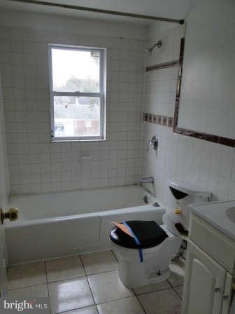 2207 Amherst Road Hyattsville, MD 20782 - Photo 9 of 20 Bath