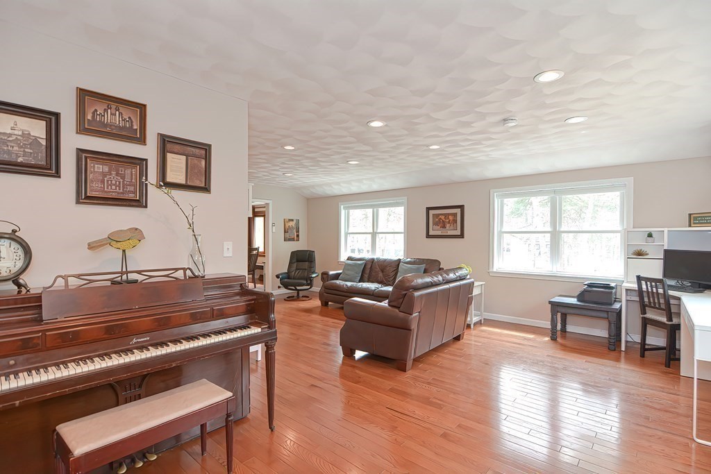 14 Crimson Road Billerica, MA 01821 - Photo 5 of 30 Gallery Image 5