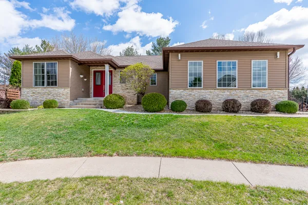 $530,000 | 3404 77th St Court, Moline, IL 61265