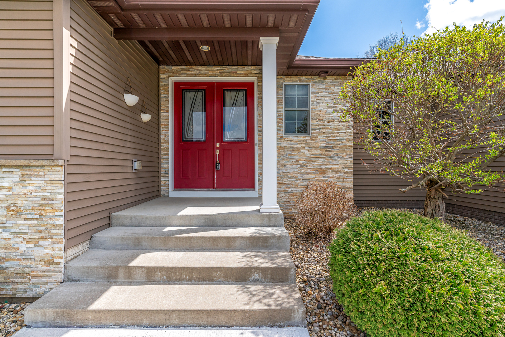 3404 77th St Court Moline, IL 61265 - Photo 2 of 37 a front view of a house with a yard