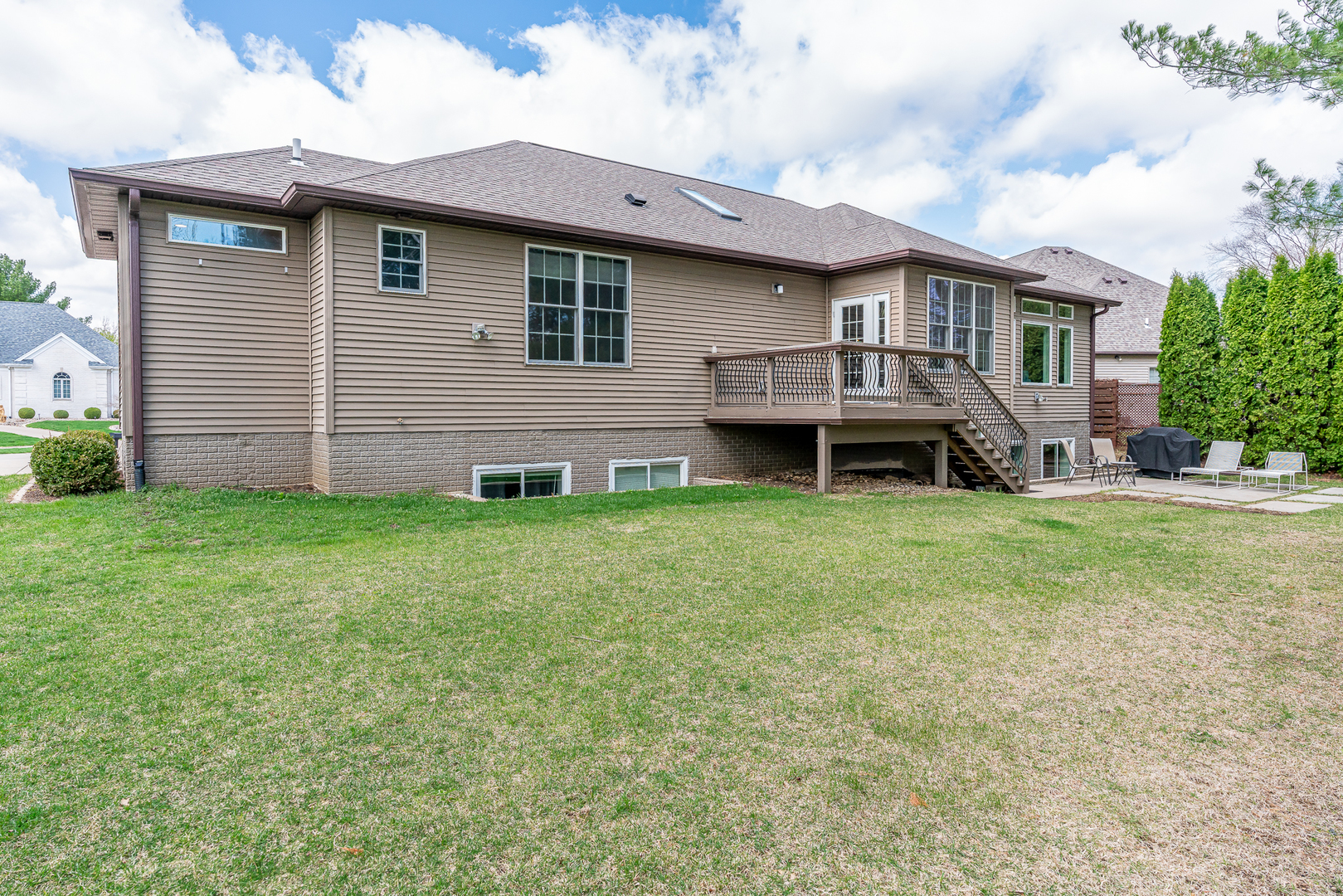 3404 77th St Court Moline, IL 61265 - Photo 34 of 37 a front view of a house with garden