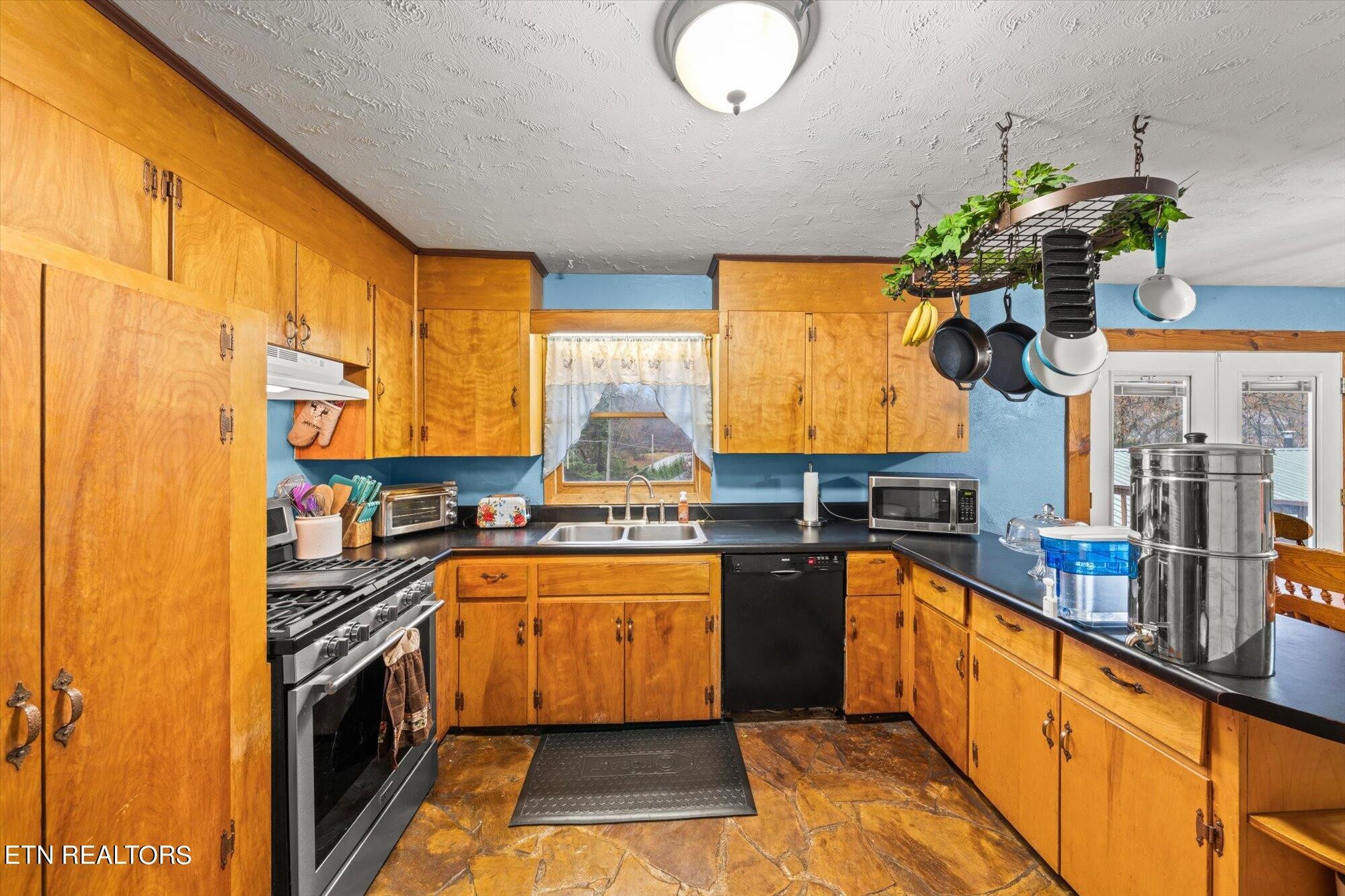8403 Heiskell Road Powell, TN 37849 - Photo 9 of 29 Gallery Image 9