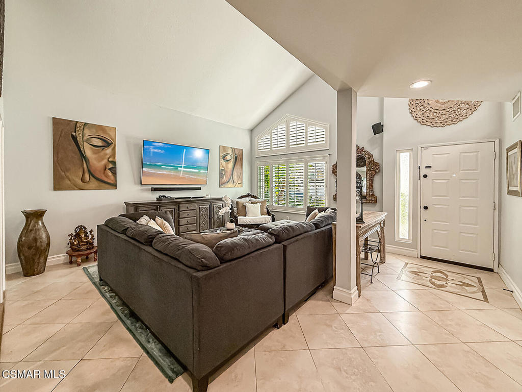 3042 North Geronimo Avenue Simi Valley, CA 93063 - Photo 6 of 52