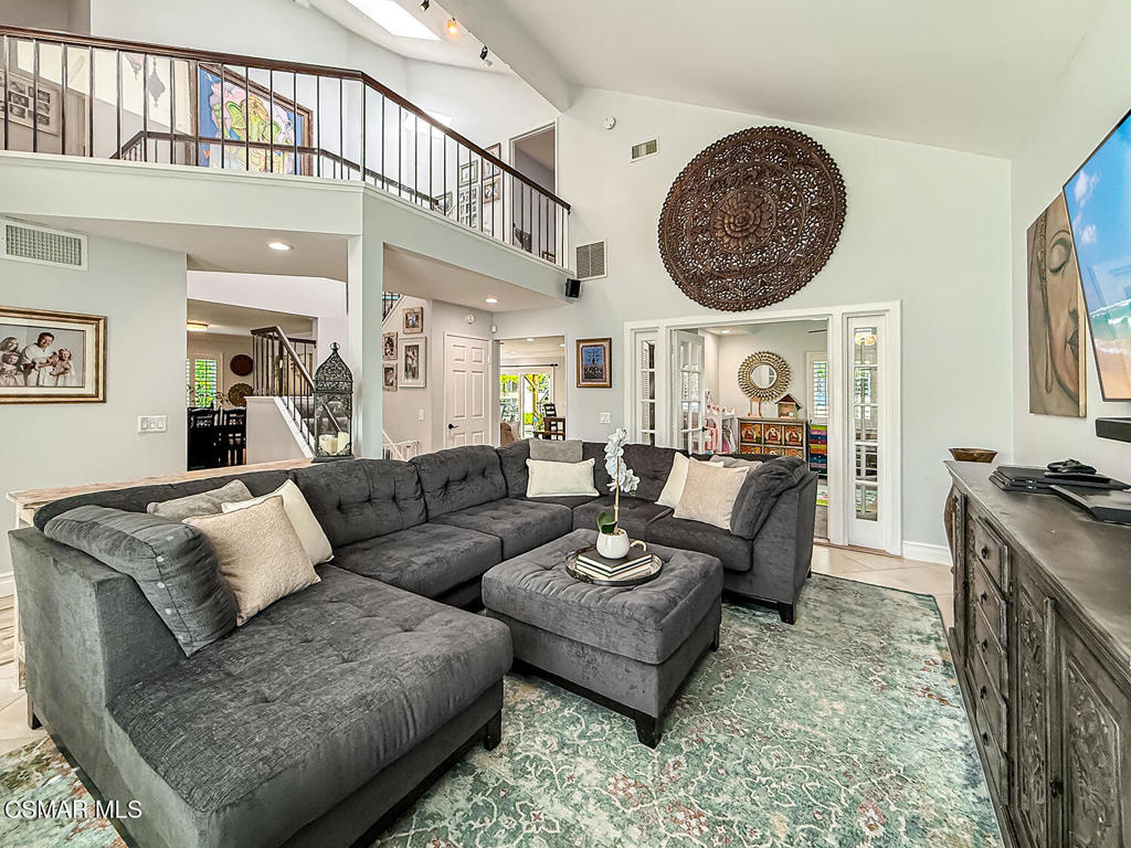 3042 North Geronimo Avenue Simi Valley, CA 93063 - Photo 8 of 52