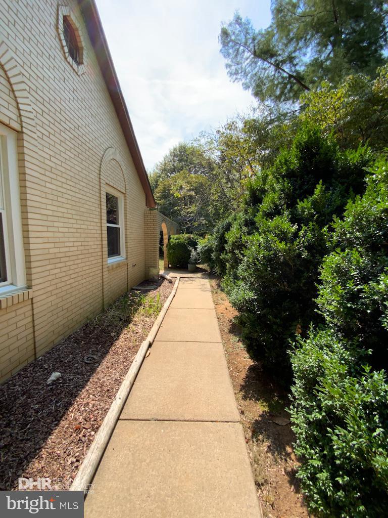 5405 Mountain Road Broad Run, VA 20137 - Photo 2 of 123 Front Walk