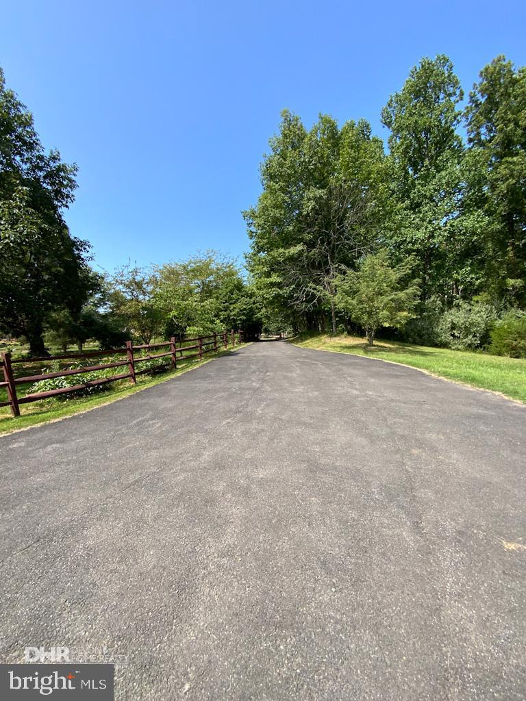 5405 Mountain Road Broad Run, VA 20137 - Photo 115 of 123 Paved Driveway