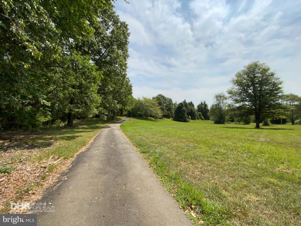 5405 Mountain Road Broad Run, VA 20137 - Photo 117 of 123 Paved Driveway