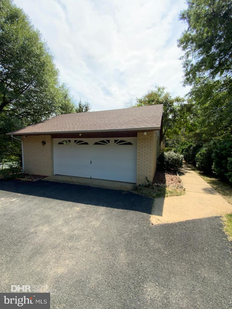 5405 Mountain Road Broad Run, VA 20137 - Photo 16 of 123 Detached Garage