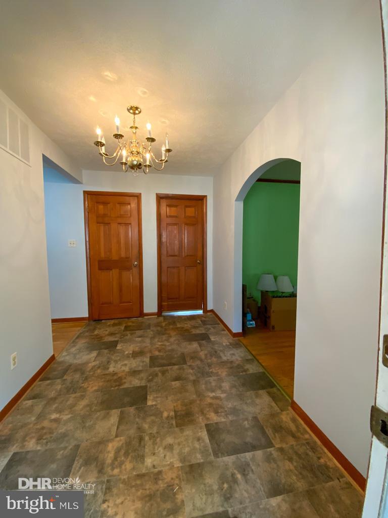 5405 Mountain Road Broad Run, VA 20137 - Photo 19 of 123 Front Entry Hall