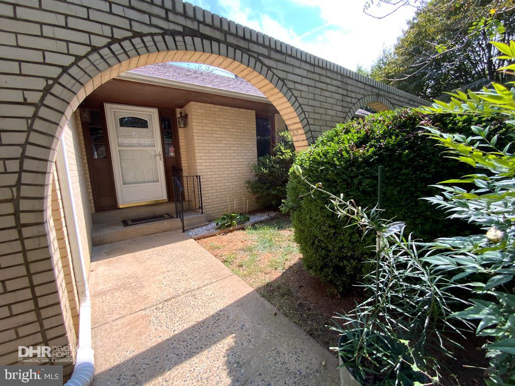 5405 Mountain Road Broad Run, VA 20137 - Photo 3 of 123 Front Entrance