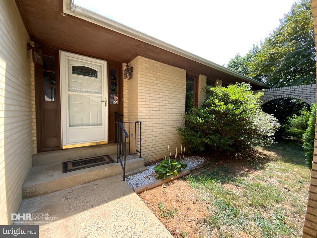 5405 Mountain Road Broad Run, VA 20137 - Photo 4 of 123 Front Entrance