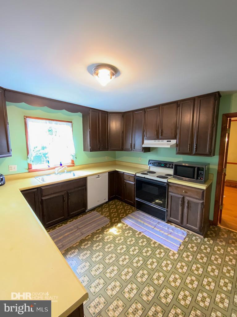 5405 Mountain Road Broad Run, VA 20137 - Photo 31 of 123 Country Kitchen with 42" Cabinets