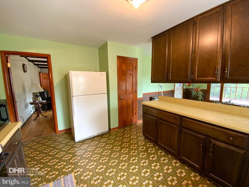 5405 Mountain Road Broad Run, VA 20137 - Photo 33 of 123 Country Kitchen with 42" Cabinets
