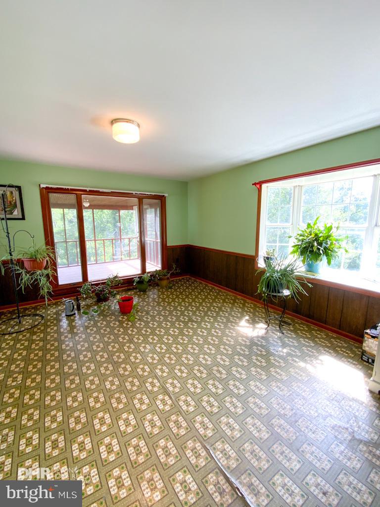 5405 Mountain Road Broad Run, VA 20137 - Photo 35 of 123 Morning Room opens to Deck and Screened Porch