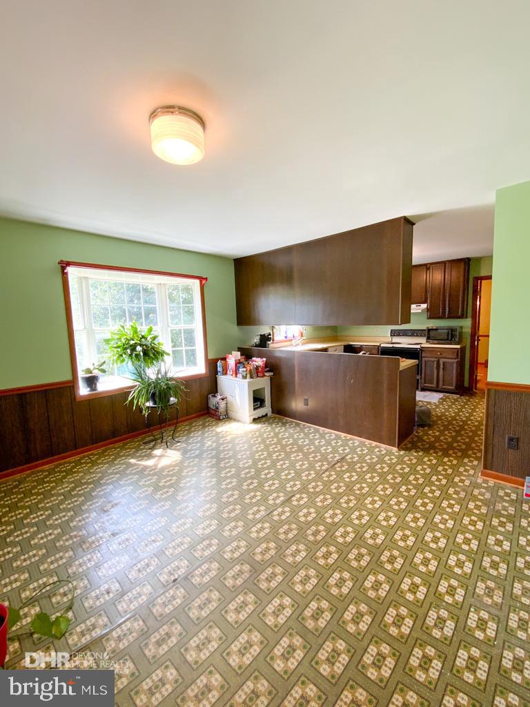 5405 Mountain Road Broad Run, VA 20137 - Photo 37 of 123 Morning Room opens to Deck and Screened Porch
