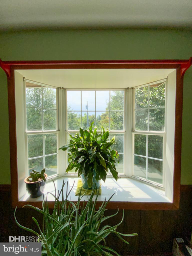 5405 Mountain Road Broad Run, VA 20137 - Photo 38 of 123 Morning Room opens to Deck and Screened Porch