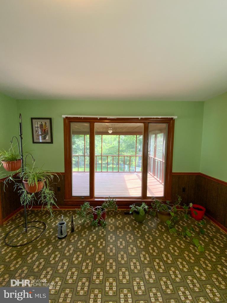 5405 Mountain Road Broad Run, VA 20137 - Photo 39 of 123 Morning Room opens to Deck and Screened Porch