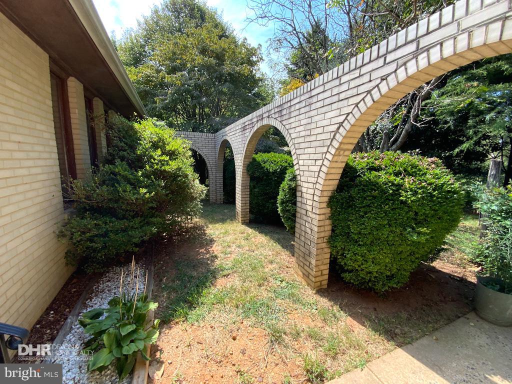 5405 Mountain Road Broad Run, VA 20137 - Photo 5 of 123 Front Entrance