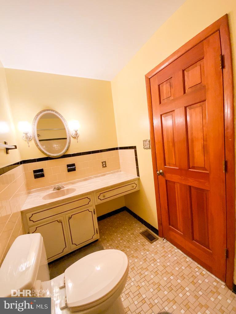 5405 Mountain Road Broad Run, VA 20137 - Photo 58 of 123 Main Bath