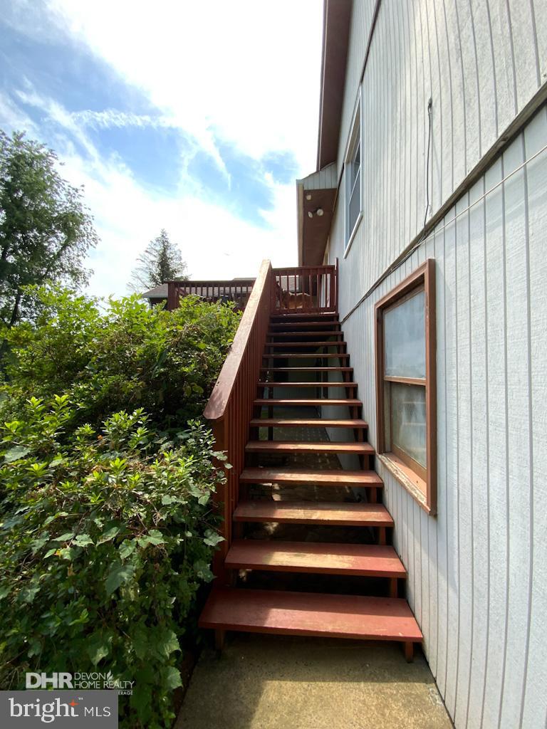 5405 Mountain Road Broad Run, VA 20137 - Photo 94 of 123 Rear Flying Deck