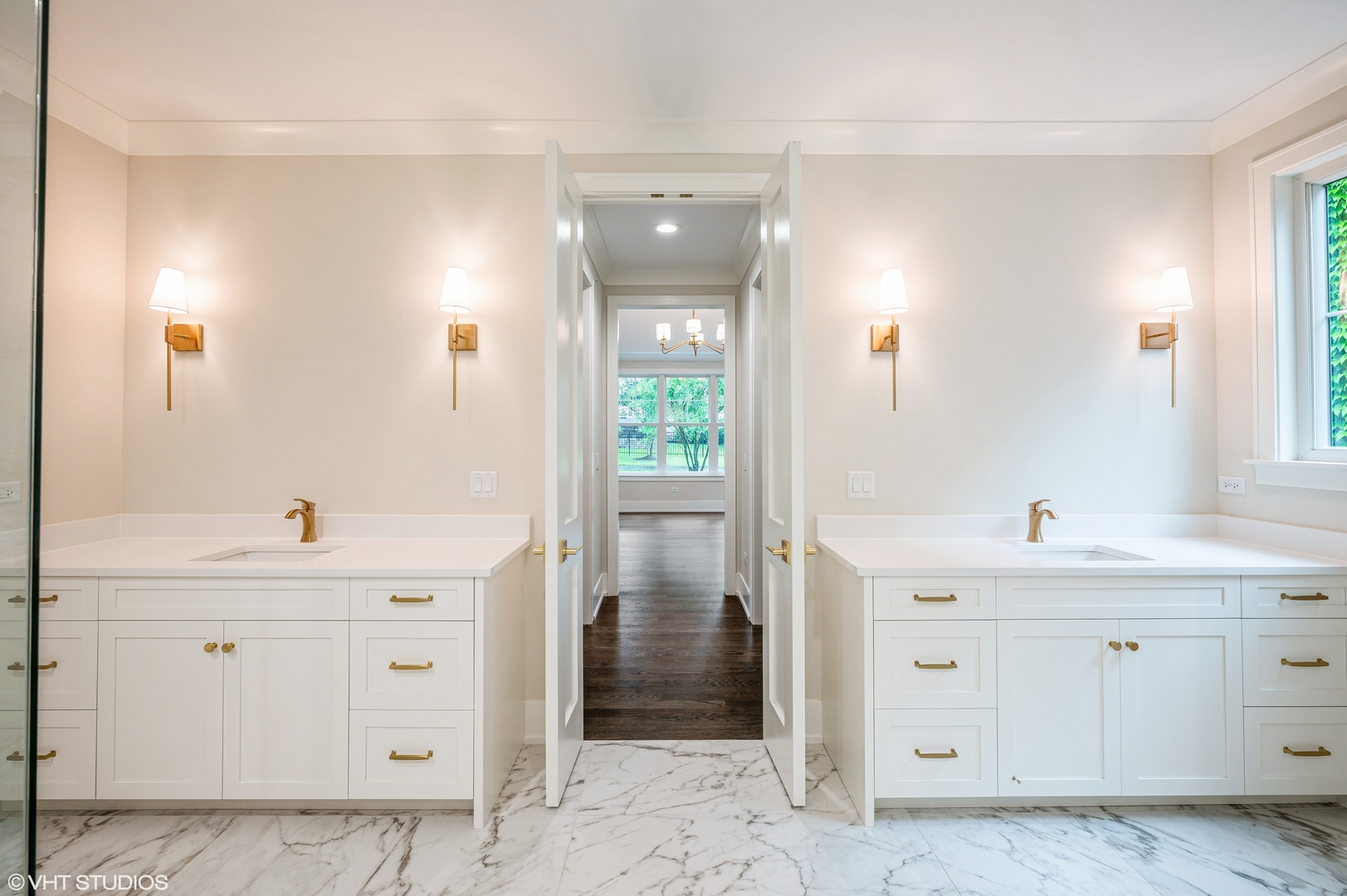 5903 Timber Trails Boulevard Western Springs, IL 60558 - Photo 15 of 30 a bathroom with a sink a light fixture a vanity and a mirror