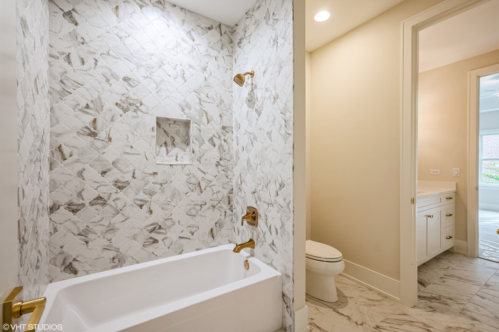 5903 Timber Trails Boulevard Western Springs, IL 60558 - Photo 19 of 30 a bathroom with a bathtub and toilet