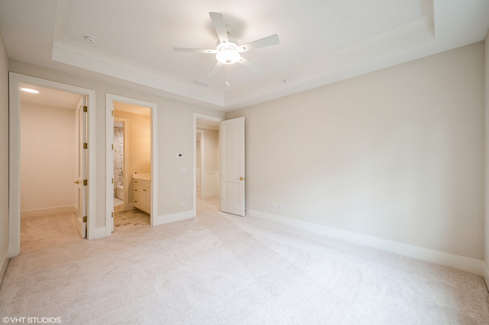 5903 Timber Trails Boulevard Western Springs, IL 60558 - Photo 21 of 30 an empty room with a ceiling fan and bathroom view