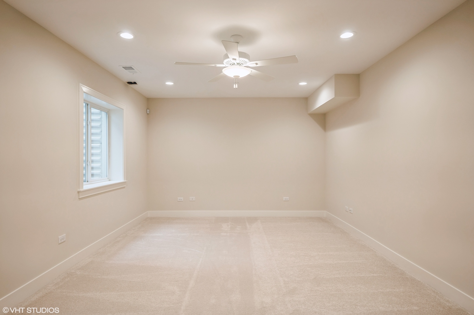 5903 Timber Trails Boulevard Western Springs, IL 60558 - Photo 28 of 30 an empty room with a window and a fan