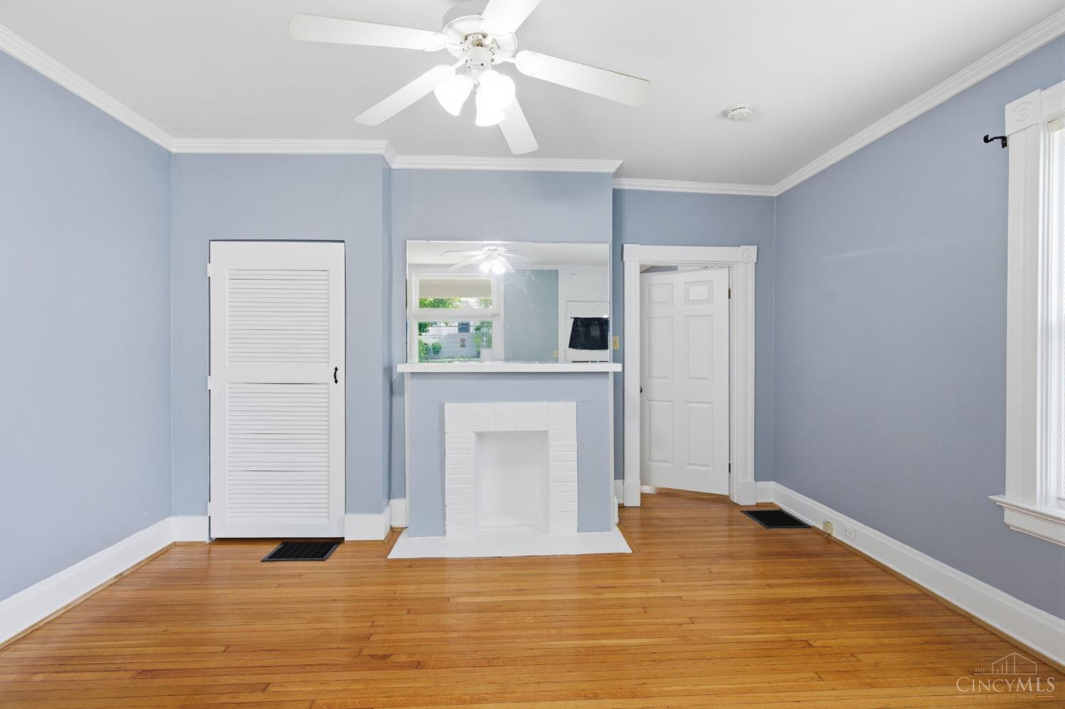 3262 Linwood Avenue Cincinnati, OH 45208 - Photo 13 of 53