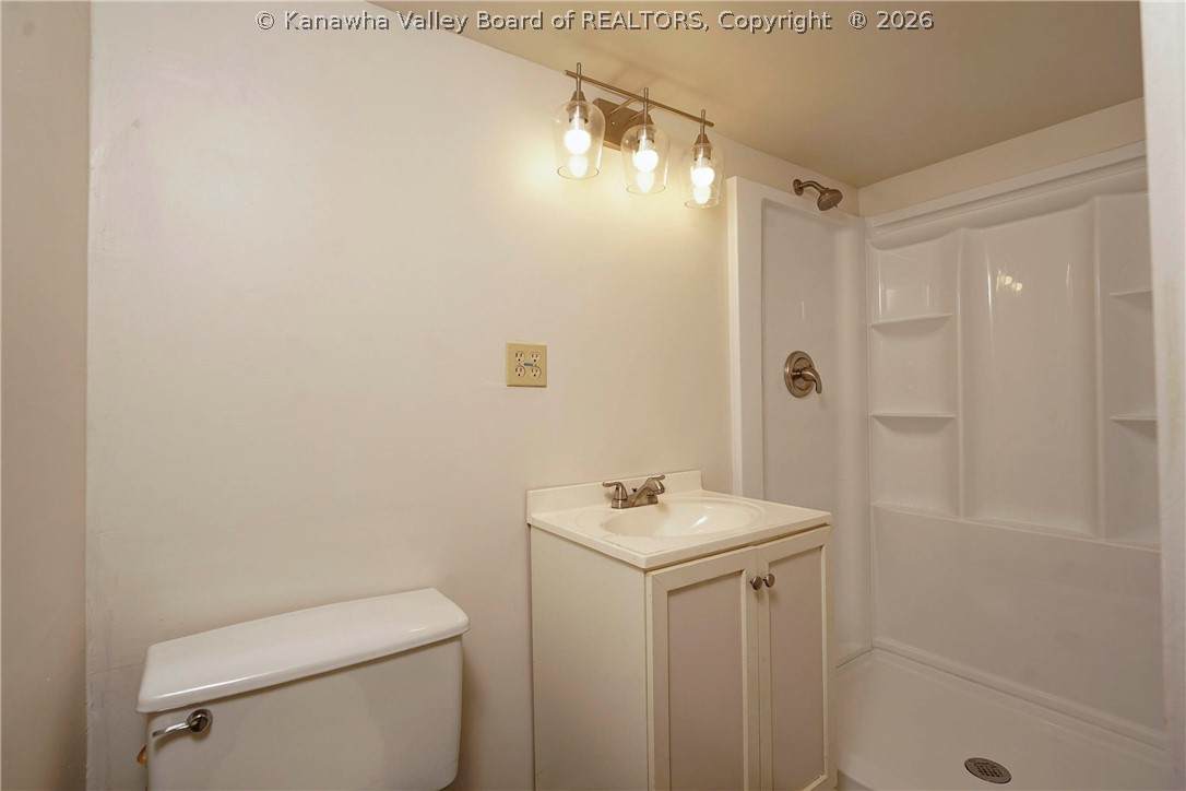 707 Laurel Road Charleston, WV 25314 - Photo 23 of 30 Lower level full bath.