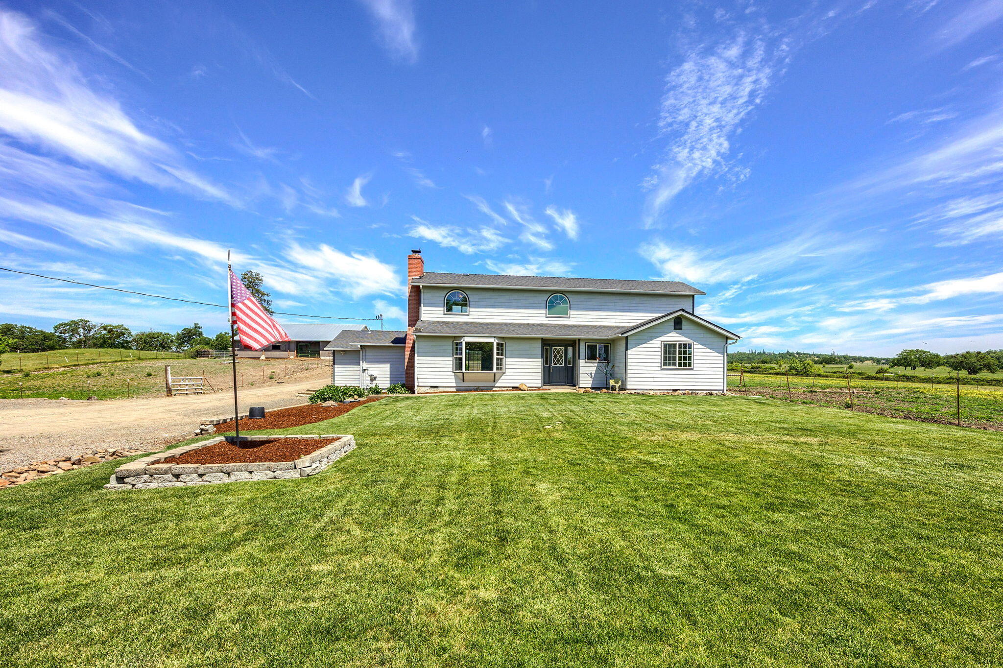 1350 Nick Young Road Eagle Point, OR 97524 - Photo 3 of 46