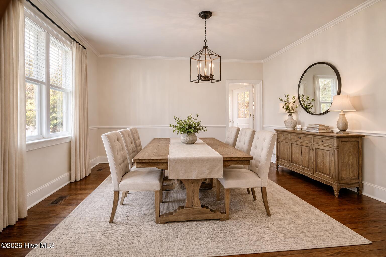723 Pollock Street New Bern, NC 28562 - Photo 15 of 46 diningroom virutal staging