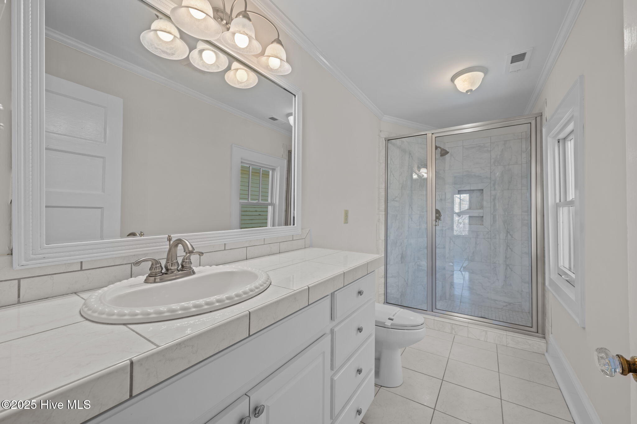 723 Pollock Street New Bern, NC 28562 - Photo 25 of 46 2nd bedroom ensuite