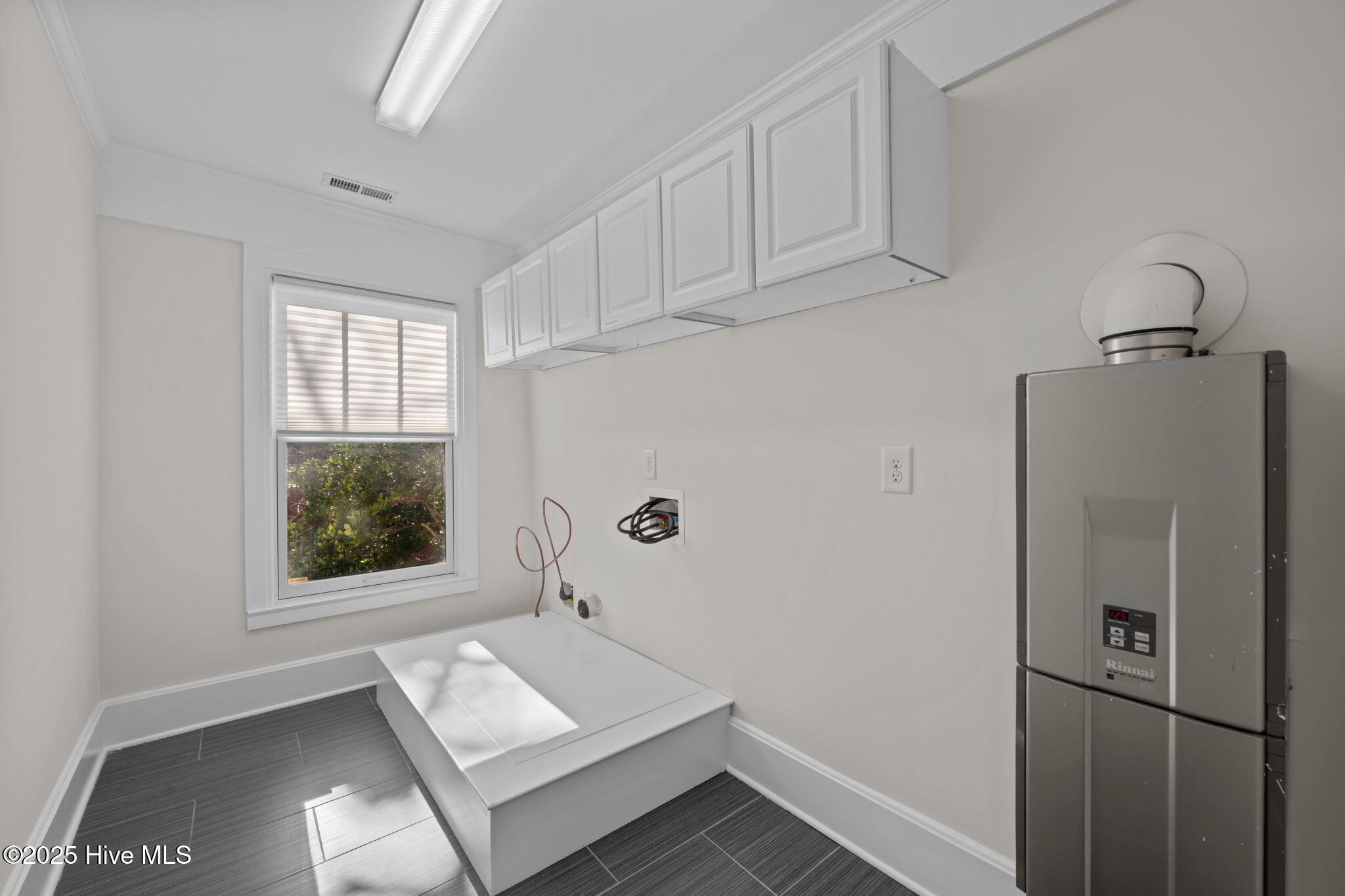 723 Pollock Street New Bern, NC 28562 - Photo 36 of 46 Laundry Room