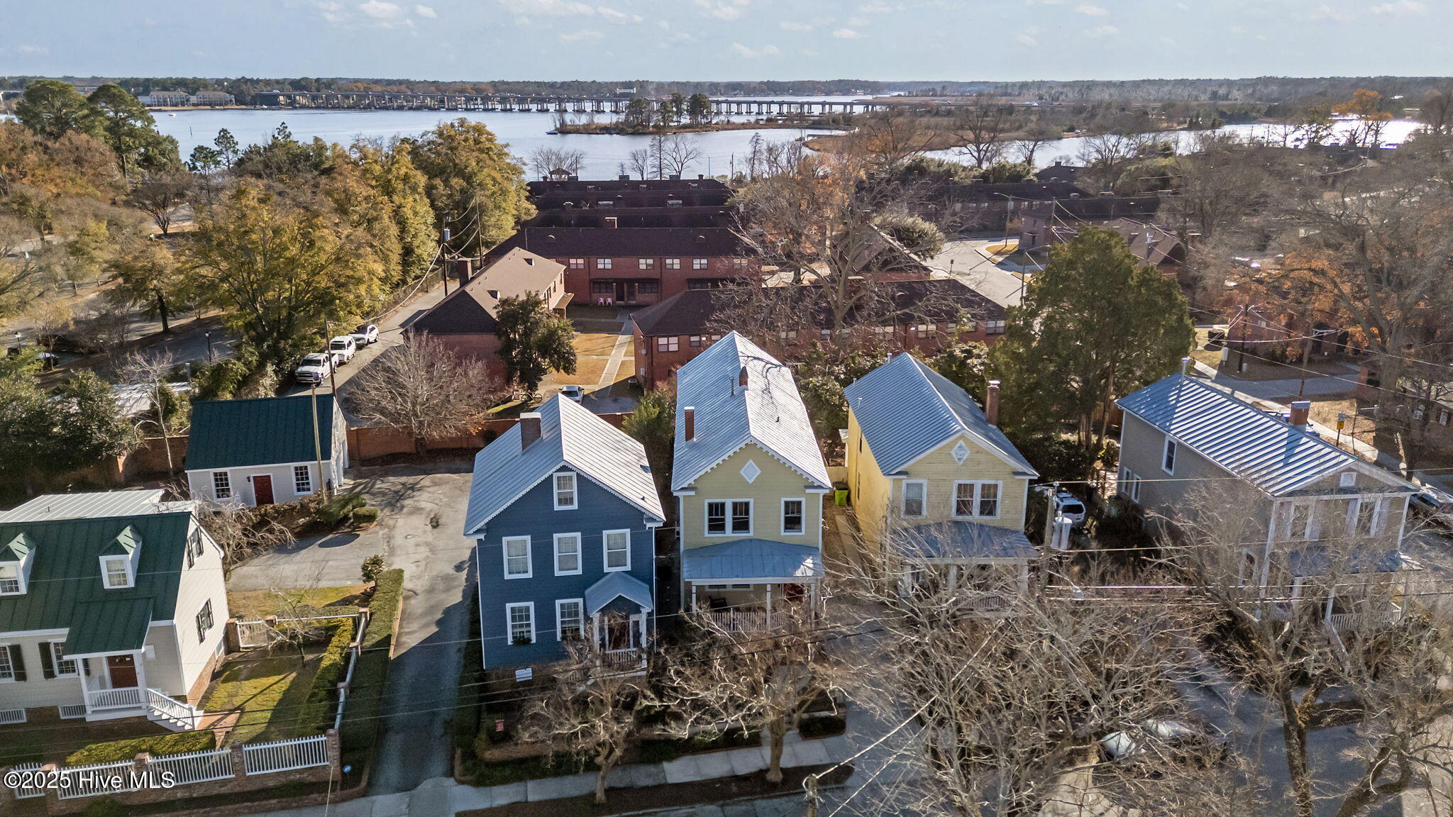 723 Pollock Street New Bern, NC 28562 - Photo 42 of 46 7-web-or-mls-DJI_20251222144245_0040_D