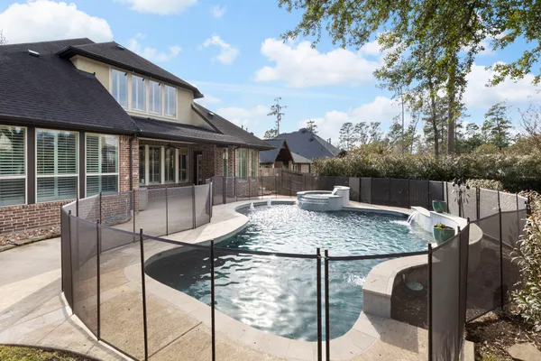 $788,000 | 34130 Mill Creek Way, Pinehurst, TX 77362