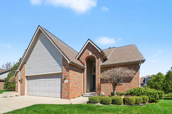 $324,900 | 2023 Golfcrest Drive, Unit 5, Davison, MI 48423