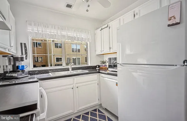 $1,995 | 1130 Huntmaster Terrace Northeast, Unit 102, Leesburg, VA 20176