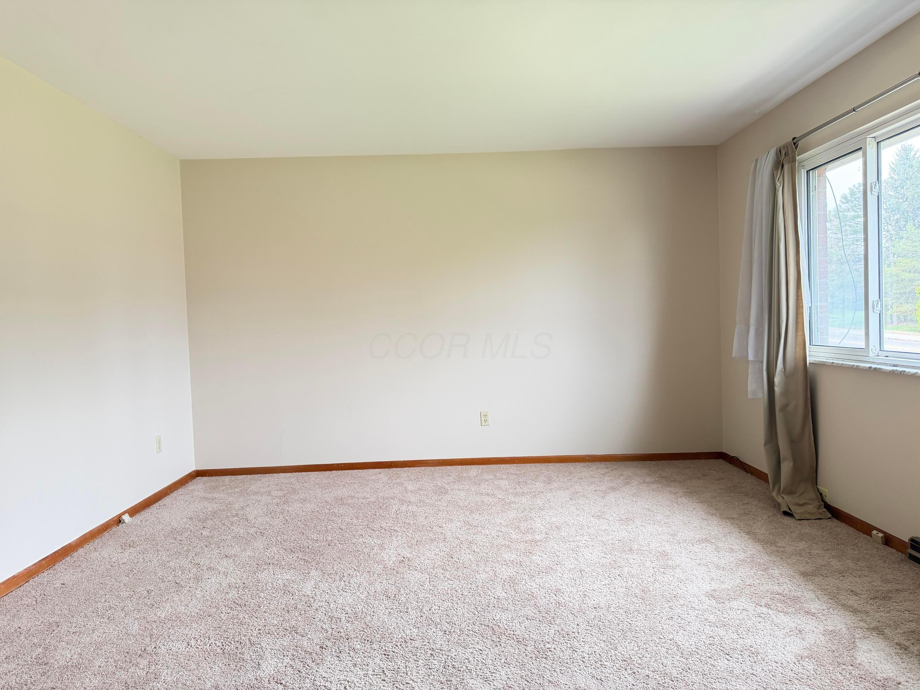 4979 Godown Road, Unit 4979 Columbus, OH 43220 - Photo 4 of 20 Living Room alternate