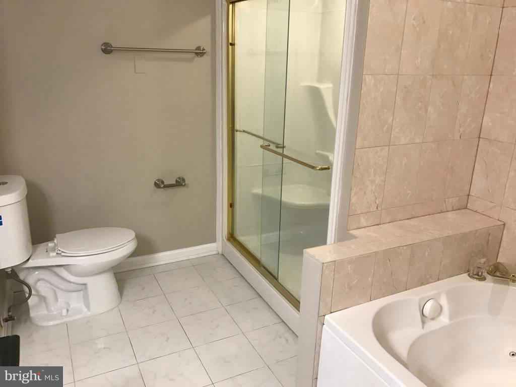 9559 North Laurel Road Laurel, MD 20723 - Photo 14 of 30 Bath (Master)