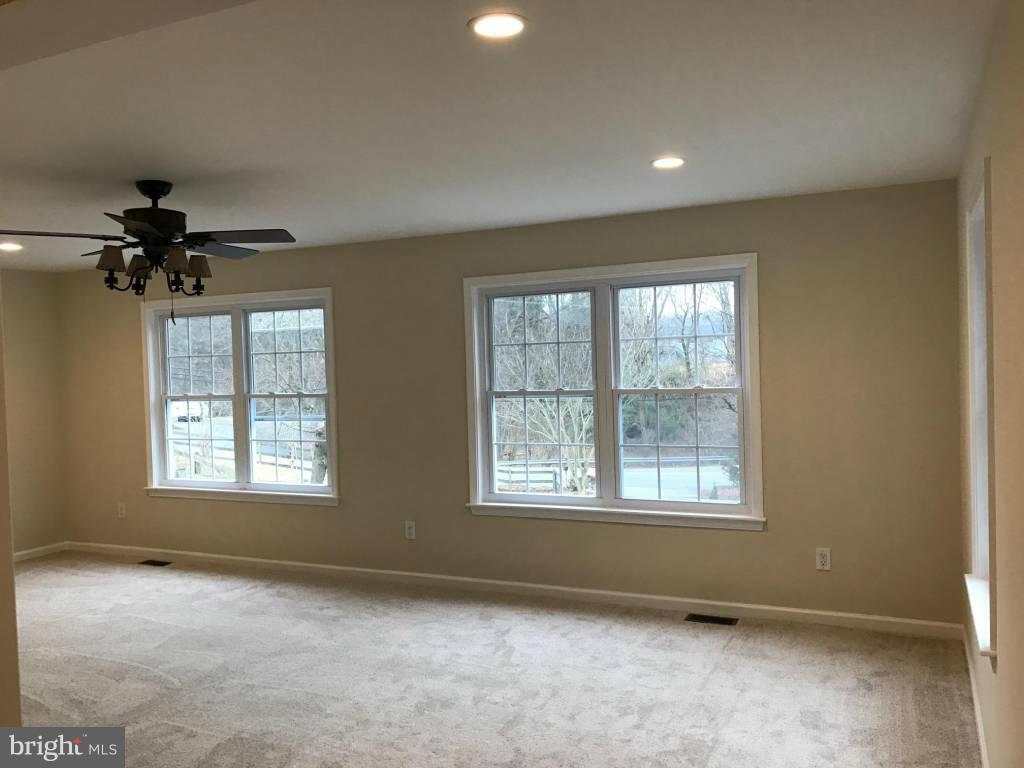 9559 North Laurel Road Laurel, MD 20723 - Photo 10 of 30 Family Room