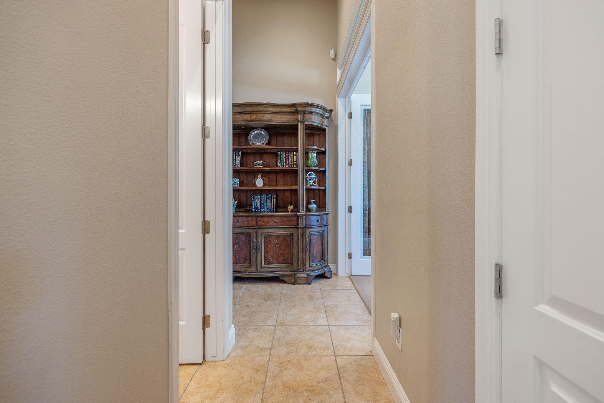 760 St James Court Exeter, CA 93221 - Photo 40 of 77 Hallway back toward living room