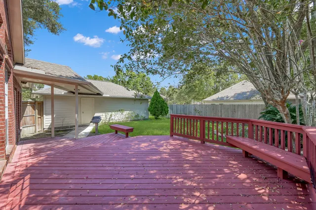 a view of a house with backyard and porch