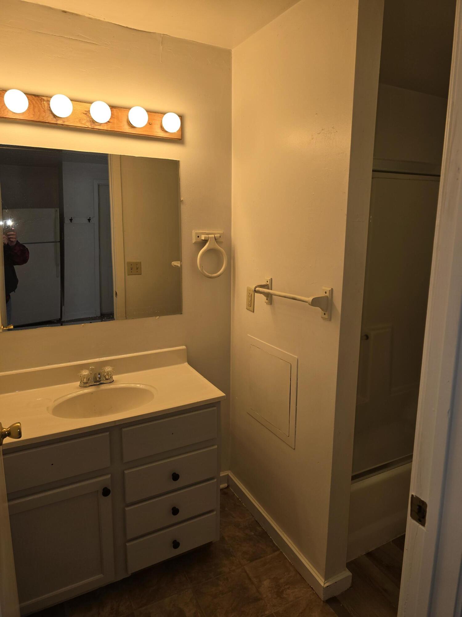 1746 Chatham Street Racine, WI 53402 - Photo 4 of 15 20250220_120417