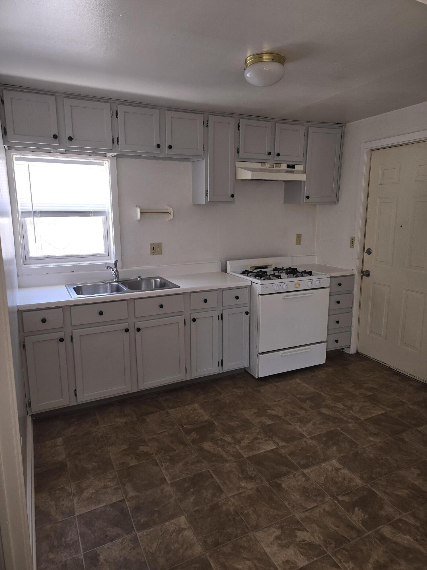 1746 Chatham Street Racine, WI 53402 - Photo 6 of 15 20250220_120404