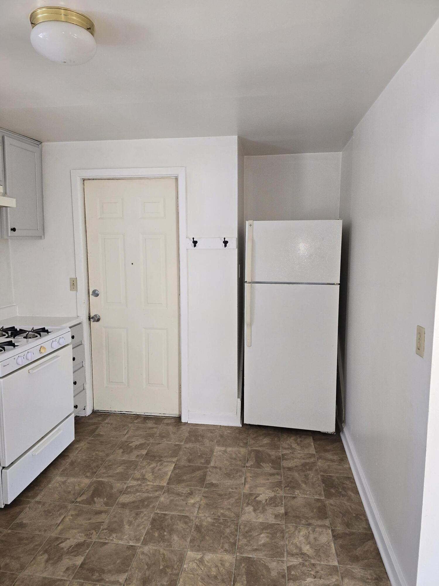 1746 Chatham Street Racine, WI 53402 - Photo 7 of 15 20250220_120440